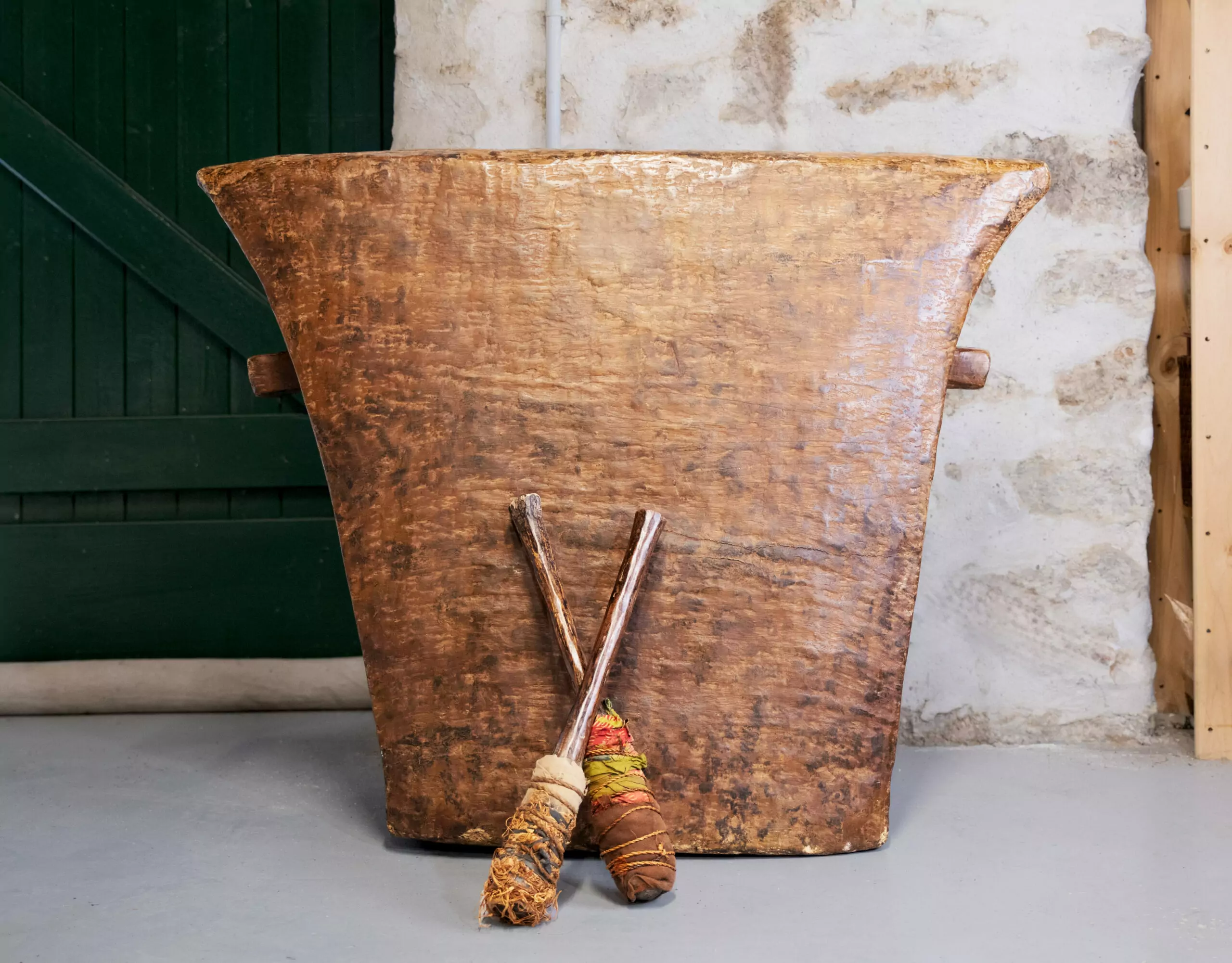 Tambour Africain Traditionnel en Bois Sculpté