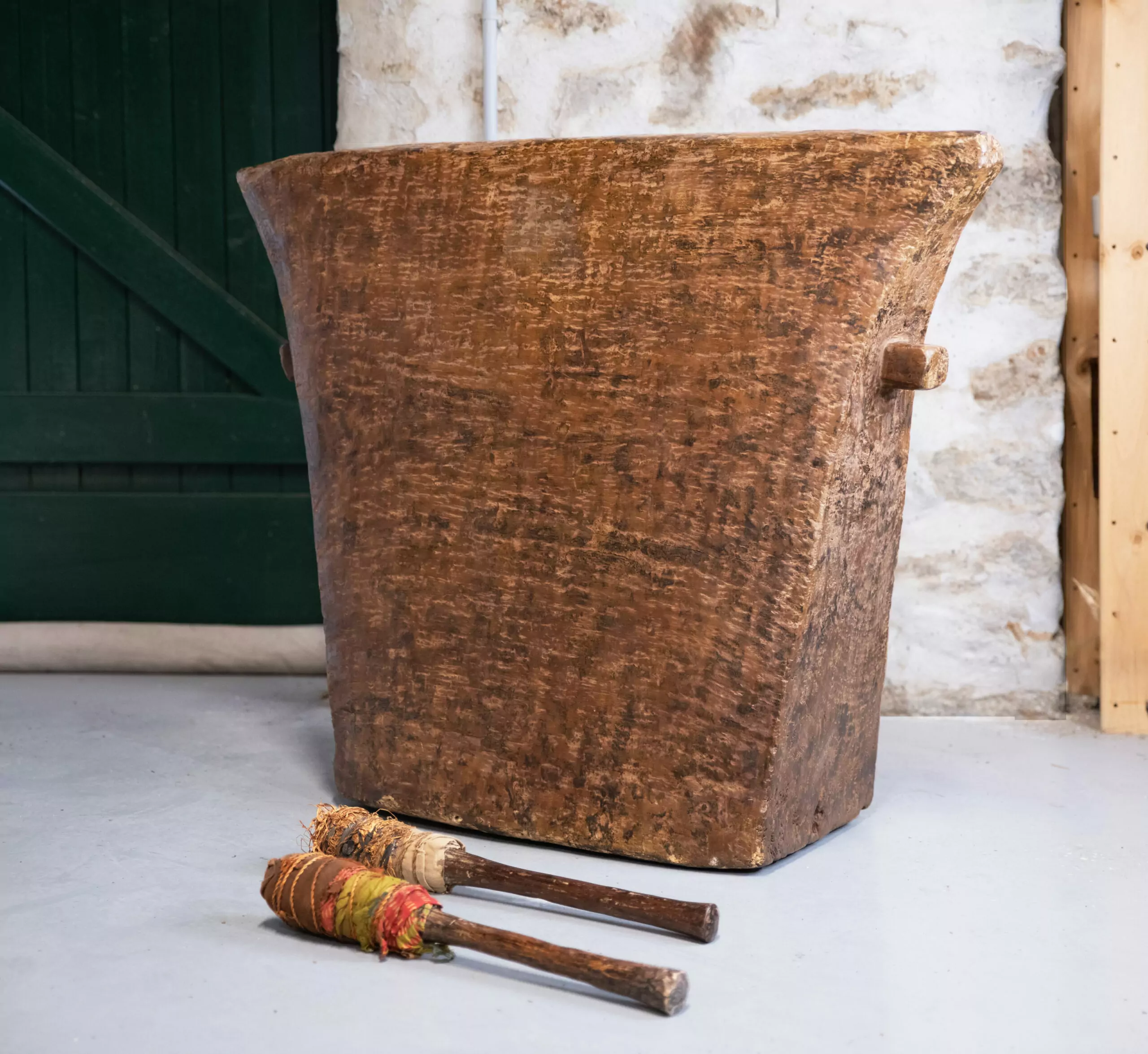 Tambour Africain Traditionnel en Bois Sculpté